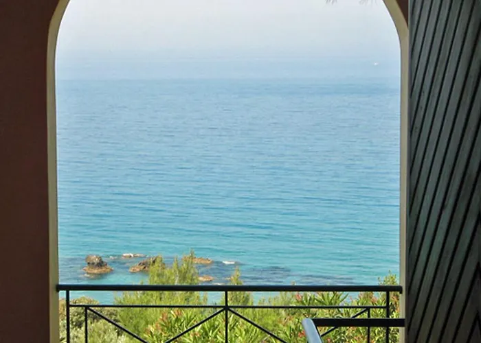 Large By The Pool - Beach, Corfu 公寓 *