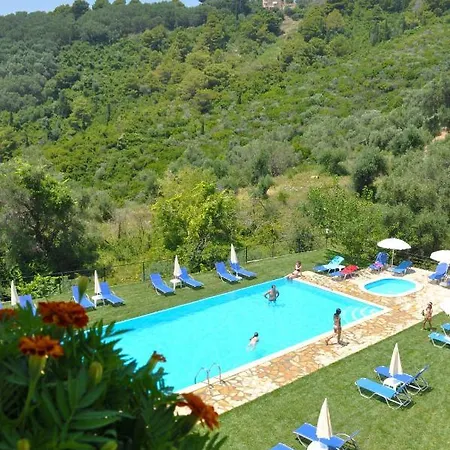 Large By The Pool - Beach, Corfu * 佩雷卡斯