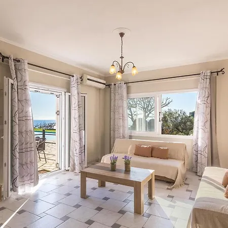 Large By The Pool - Beach, Corfu 佩雷卡斯